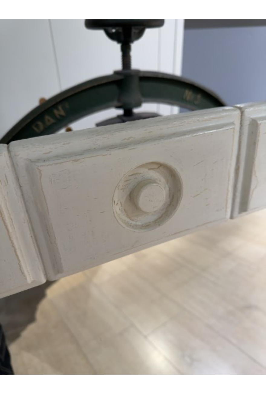 Spejl i hvidt med detaljer